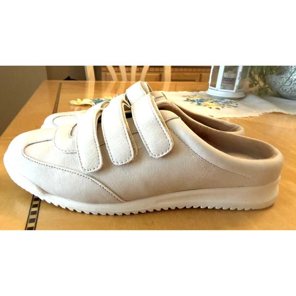 NEW Aerosole Sz. 8 Women's Slip on Cream Sneaker Shoes Adjustable Straps Cream